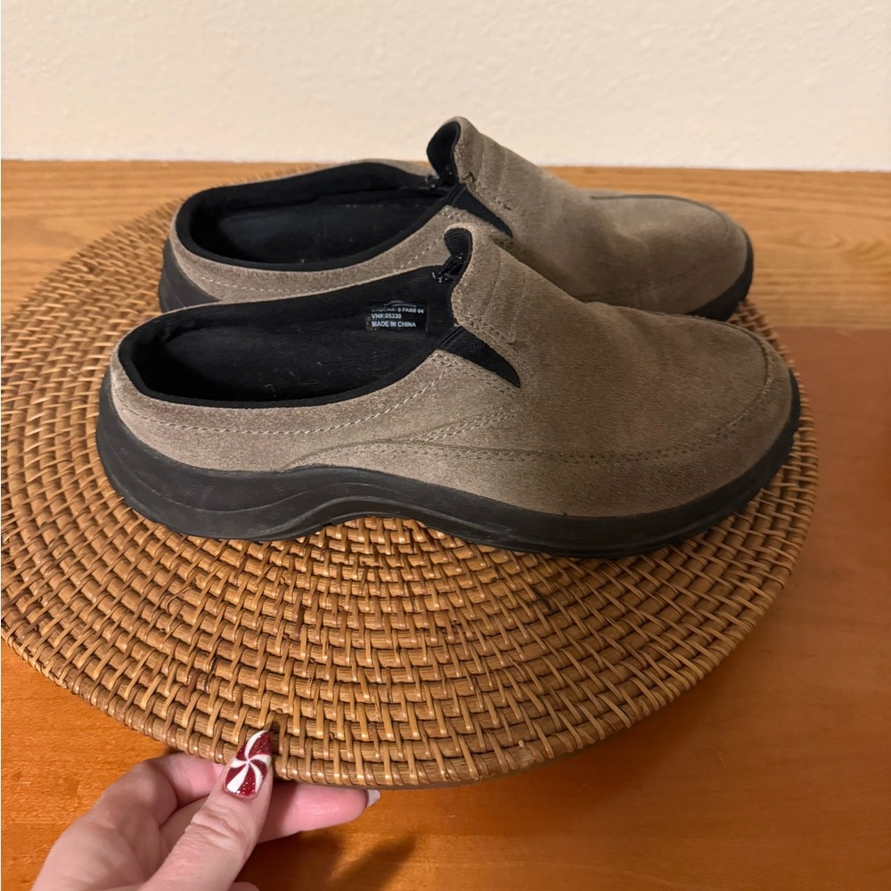 L.L. Bean Women's Suede Mules - Brown - Picture 4 of 8